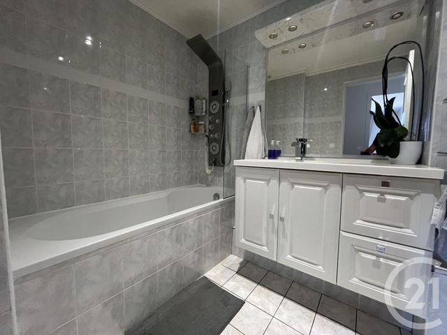 Appartement F3 à vendre - 3 pièces - 60.6 m2 - ST MAUR DES FOSSES - 94 - ILE-DE-FRANCE - Century 21 Adamville