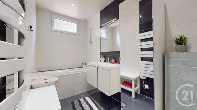 maison à vendre - 6 pièces - 141.72 m2 - ST MAUR DES FOSSES - 94 - ILE-DE-FRANCE - Century 21 Adamville
