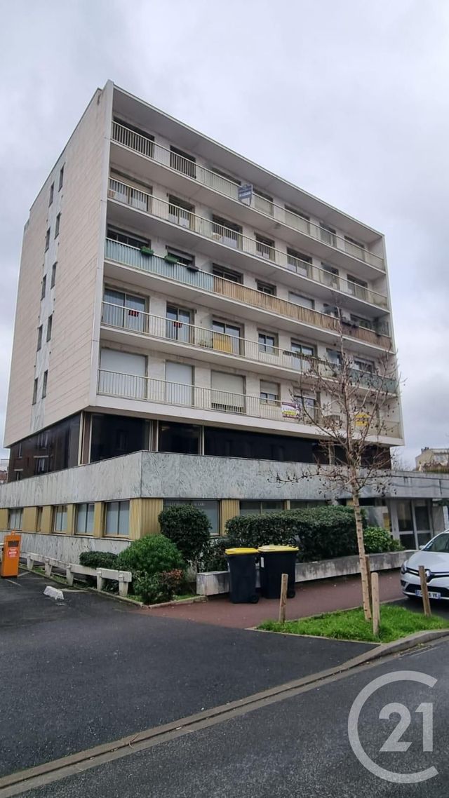 Appartement F3 à louer ST MAUR DES FOSSES