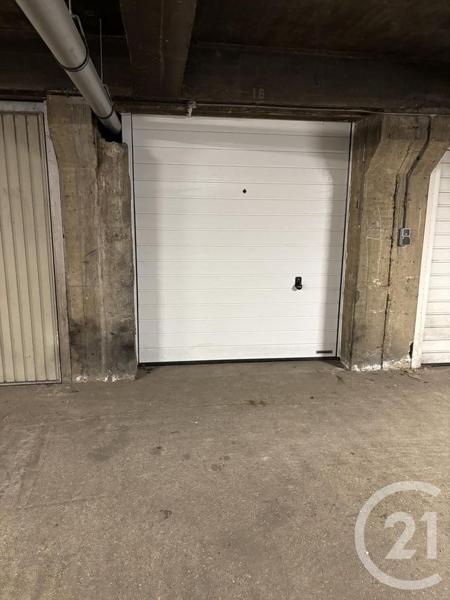 Parking à louer ST MAUR DES FOSSES