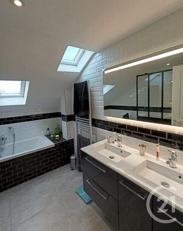 maison à vendre - 7 pièces - 160.0 m2 - ST MAUR DES FOSSES - 94 - ILE-DE-FRANCE - Century 21 Adamville