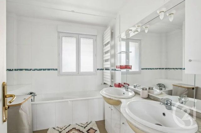 maison à vendre - 8 pièces - 246.0 m2 - ST MAUR DES FOSSES - 94 - ILE-DE-FRANCE - Century 21 Adamville