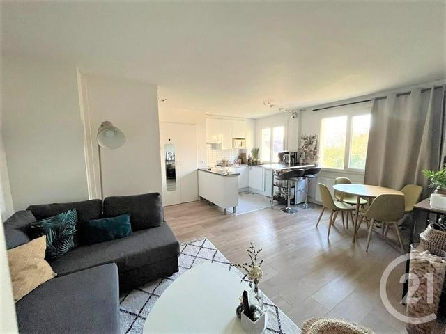 Appartement F2 à louer ST MAUR DES FOSSES