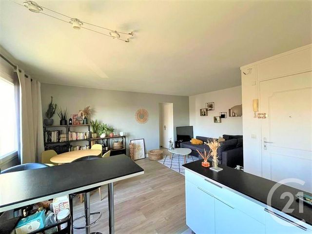 Appartement F2 à louer - 2 pièces - 40.0 m2 - ST MAUR DES FOSSES - 94 - ILE-DE-FRANCE - Century 21 Adamville