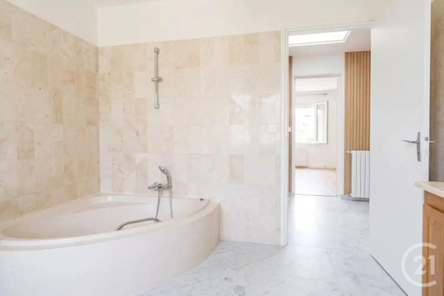 maison à vendre - 11 pièces - 255.52 m2 - ST MAUR DES FOSSES - 94 - ILE-DE-FRANCE - Century 21 Adamville